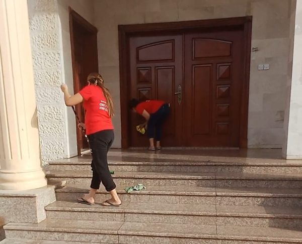 door-cleaning